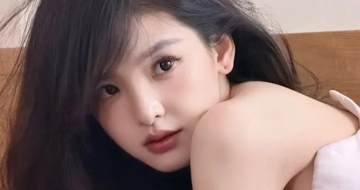 人间花仙子章若楠，章若楠抹胸粉色长裙壁纸360度无死角的美