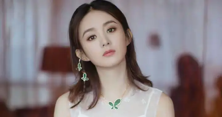 赵丽颖黑白双杀！白裙仙颜封神，黑裙气场全开美到窒息