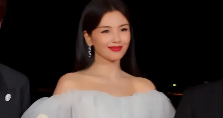 北京这一晚，座次暴露江湖地位，刘涛、倪妮坐一边，C位给了他