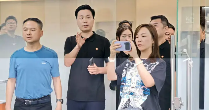 小米16 Pro Max真机曝光：极限续航+智能显示，外观没悬念了