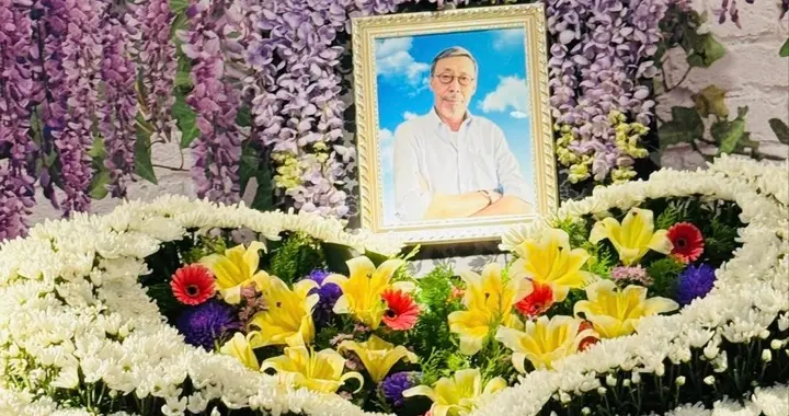 冯淬帆在台湾出殡，周润发送花圈杜琪峰冒雨送别，骨灰安葬在金门