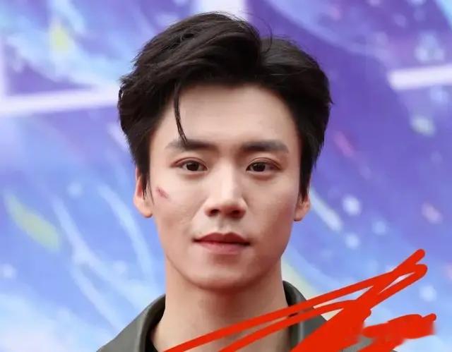 生图暴露短剧霸总真实颜值，没了美颜滤镜，遍地普通人