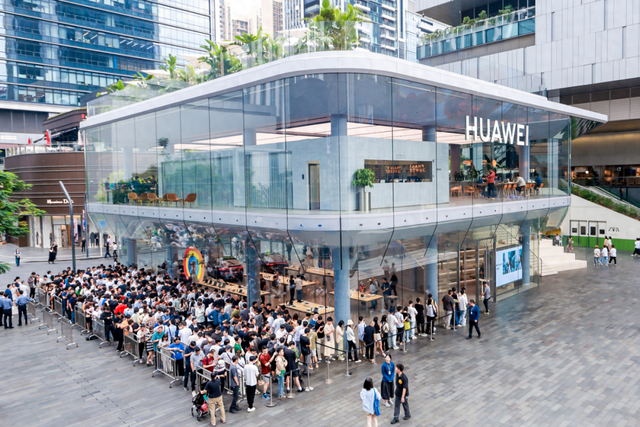 华为Mate 70系列官网预约超200万，样机到店，预计售价与前代相近