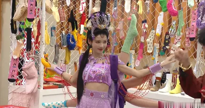 张予曦 蜘蛛精卖袜子