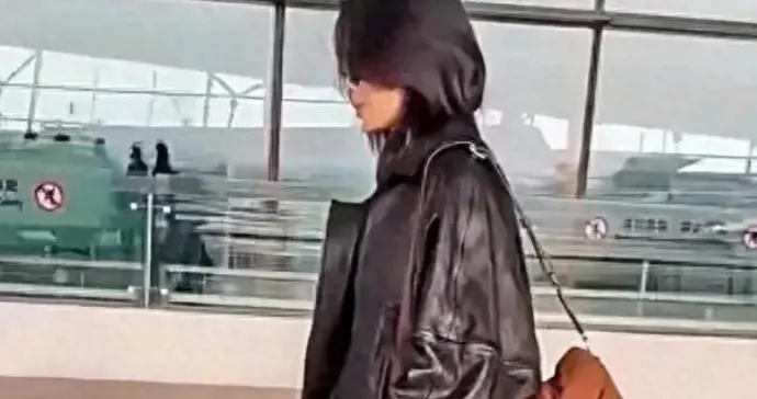 网友街头偶遇辛芷蕾，身材比例惨不忍睹，看起来身高不到158