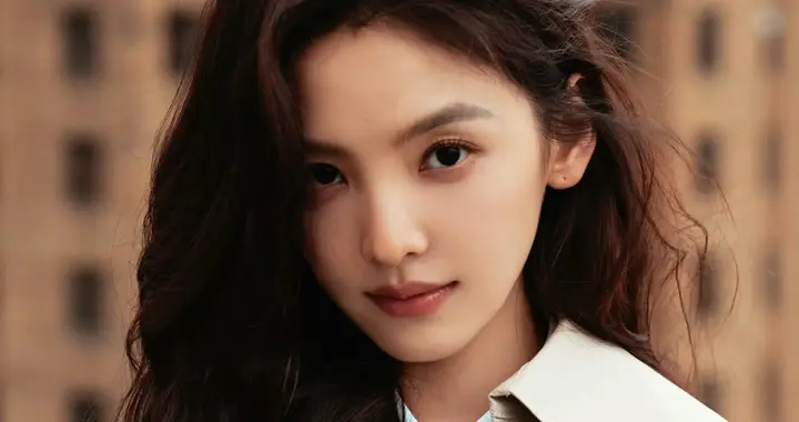 章若楠风衣造型又美又飒