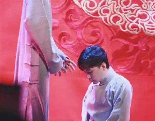 郭德纲老脸都要丢尽了！洗内裤、下跪，没一个省心，曹云金也来蹭