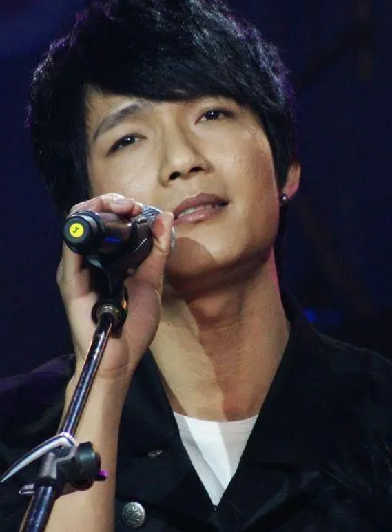 藏了这么多年，原来她就是陈楚生妻子，难怪为了她不惜得罪全世界