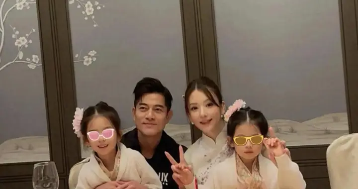 方媛晒照全家过中秋，穿五位数真丝裙贵妇扮相，女儿打扮的真漂亮