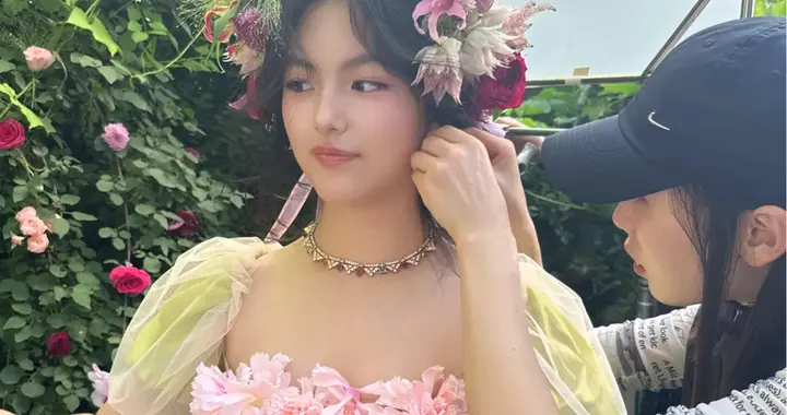 王诗龄戴百万珠宝拍广告大片，腰粗把裙子撑的紧绷绷，李湘很自豪