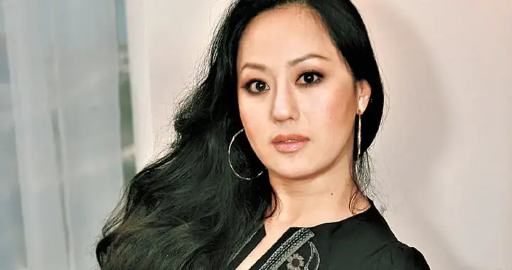 62岁香港女星回港惊艳上流派对，与名媛同框毫不逊色