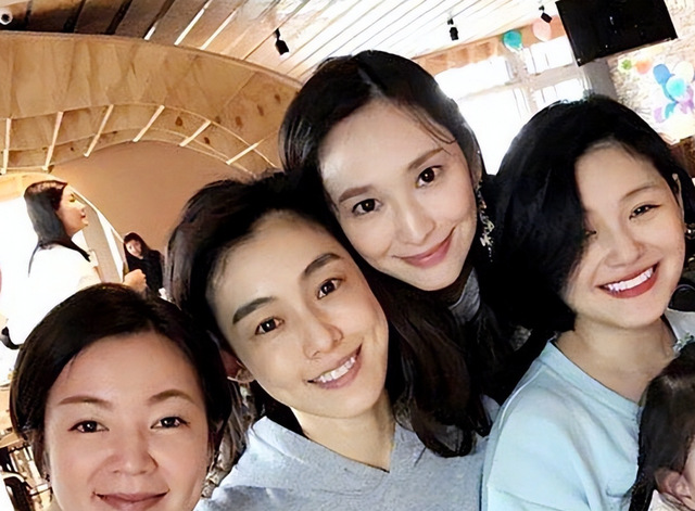 吴佩慈透露大S临终细节目睹抢救过程抱小玥儿痛哭，孩子很难受