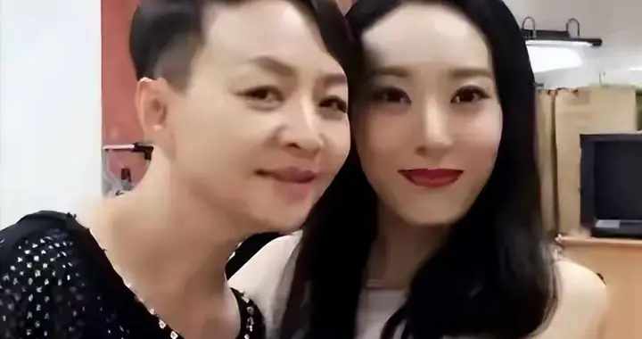 谌容去世才两年，再看嫁给英达28年的梁欢，还真应了冯小刚那句话