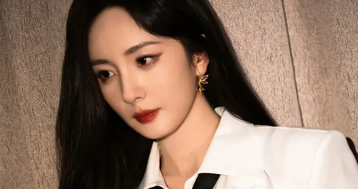 杨幂姐姐，白衣领带，美美的学姐上