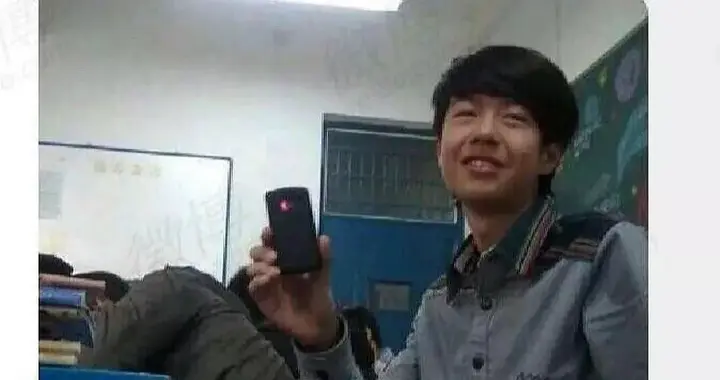 肖战、李现、王一博学生时期照片，谁和现在差别最大？