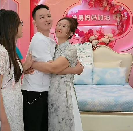 许健华首播销售近3亿，谢浩男两句话暴露人品！大妹笑开花