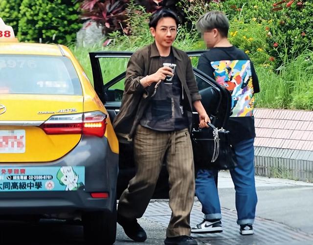 刘谦患癌经历：3年没回家每年交300万房租，甚至扛出忧郁症