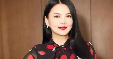 李湘风波再升级！家庭背景被扒了个底朝天，原来何炅当年的话没错