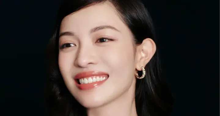 钟楚曦，潋滟绮丽，灵动翩跹。
