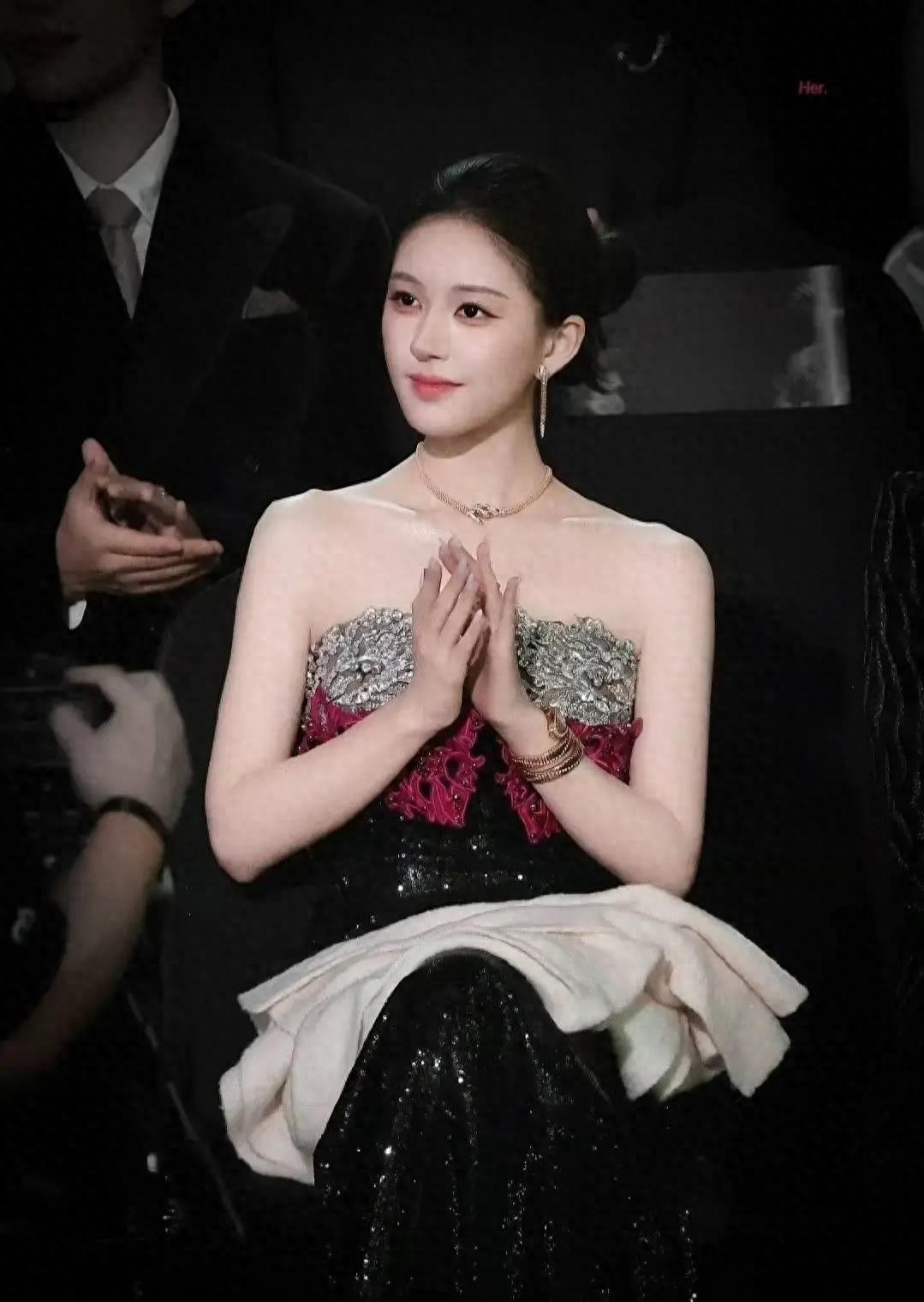 星光大赏第一张神图诞生！赵露思坐C位，座位排序暴露内娱规则