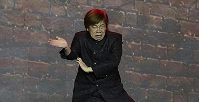 他因一句“大陆是我的祖国”被封杀20年，现在女儿已是武林高手