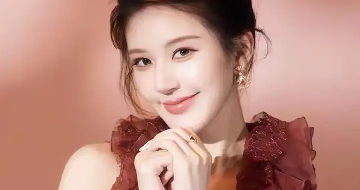 美女壁纸赵露思