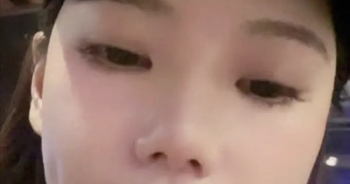 马筱梅挺孕肚超市采买，为跨年夜准备丰盛食材，皮肤状态也太好了