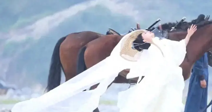 知名女演员拍戏突发意外！本人最新回应，男演员吴汉坤发文致歉。