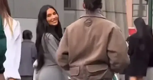 金卡戴珊和汉密尔顿被拍漫步东京 体坛40岁+的爱情之火愈演愈烈