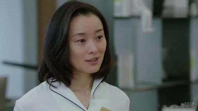 吴越|吴越：晒素颜合影，气质优雅，50岁仍单身，坦言一心扑在事业上