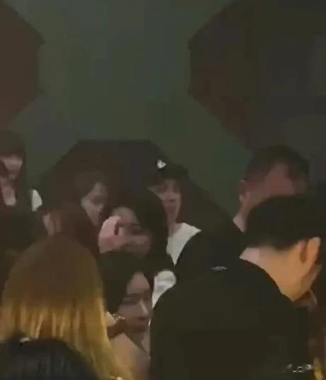 王思聪|曝王思聪差点和前任雪梨老公打起来？520在酒吧陪着他的不是甜仇