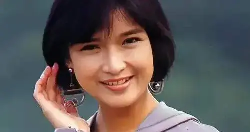 TVB知名主持现身聚会，当年主持颁奖礼惹争议，曾帮曾志伟打官司