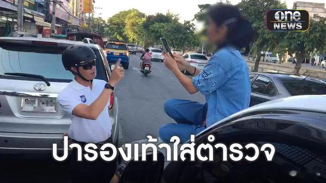 清迈|泰国清迈一名中国女子行为怪异 无故跳上路人车辆打坐引围观