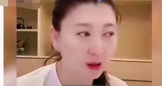 闫学晶哭穷，赵本山早就给她忠告，别忘了自己是淳朴的东北人