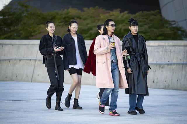 |买不起房就买包，韩国年轻人站上“全球奢侈品之巅”