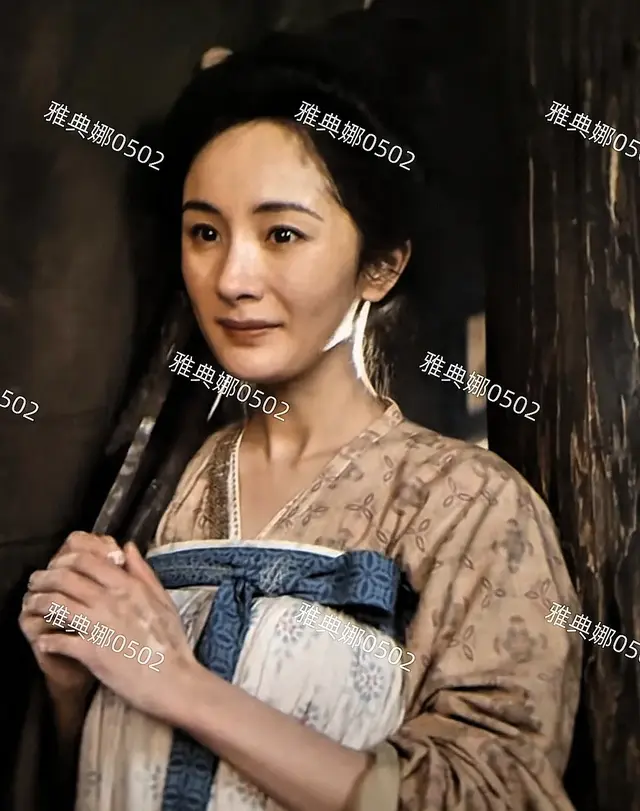 杨幂的演技挺好哭戏很感人，就是她脸在大银幕上显得十分疲惫沧桑