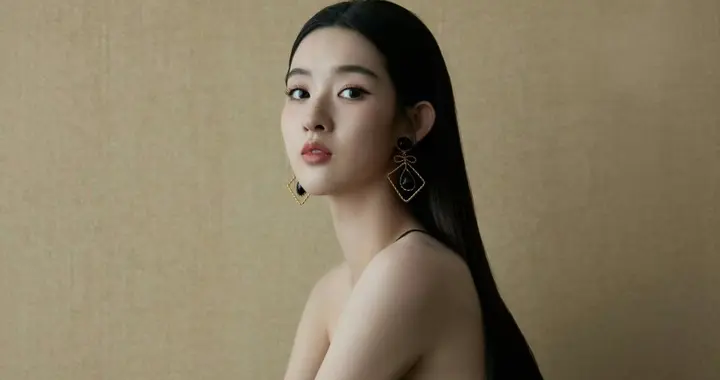 王玉雯亮片露背裙，冷欲风扑面而来