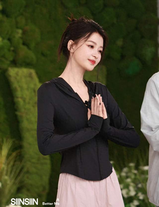 孙怡性感小短裙