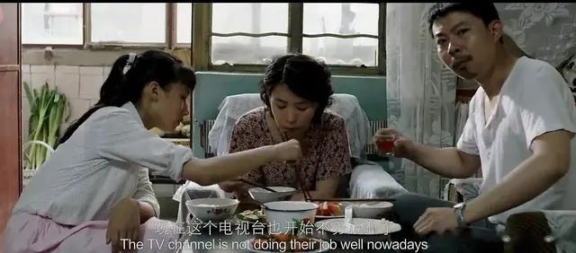 以前家庭娱乐中心-电视机，现在就是一个落灰的摆件