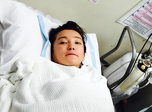 50岁李冰冰“病情”揭露，正常生活成幻想，十万月薪请保姆看护