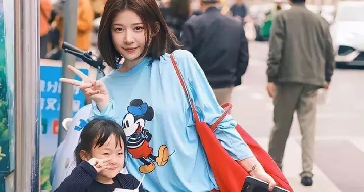 黄一鸣携闪闪营业，王思聪前女友中最特别的发展道路