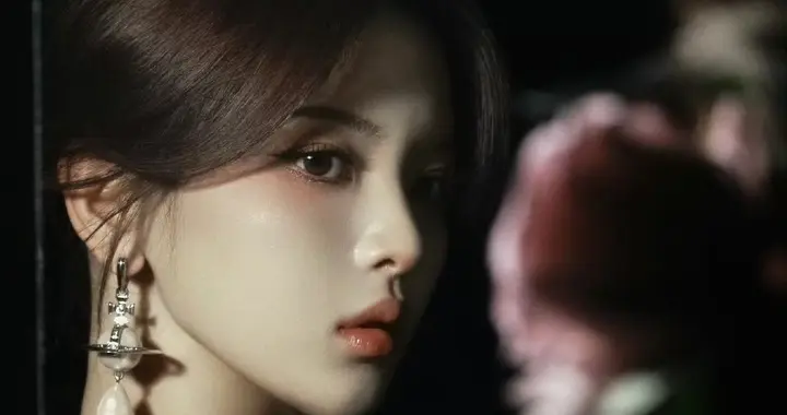 杨超越：花裙曳影，柔光里的绮丽氛围感