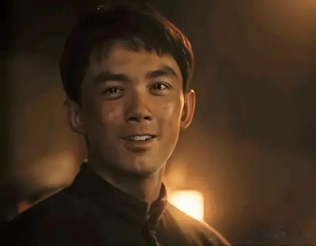 吴磊《西北岁月》和范丞丞《小巷人家》放一起看，演技差距出来了