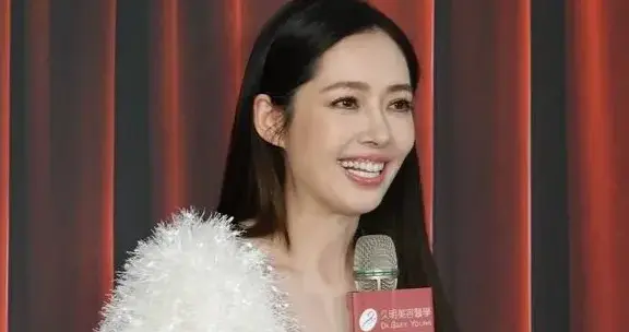 郭碧婷出席活动回应父亲病情，说婆婆向太给她很多钱，对小孩很好