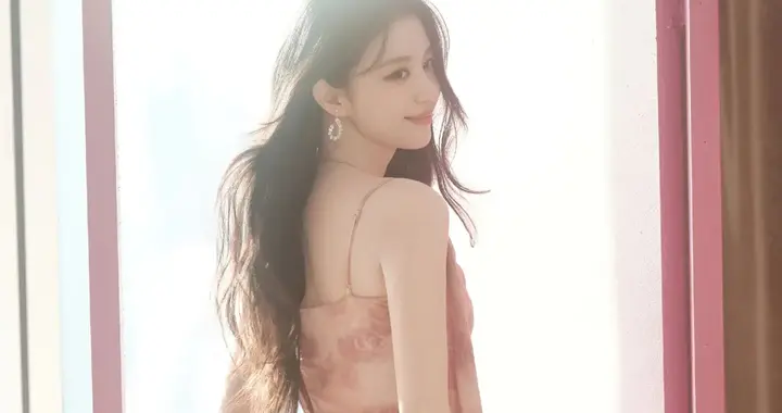 王楚然最新造型，这腿我爱了