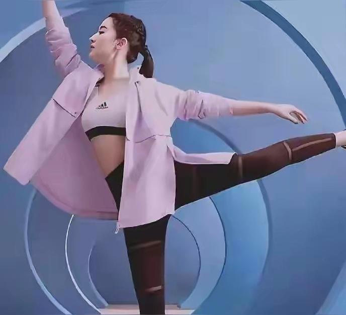 都说刘亦菲是微胖女神，但练瑜伽的姐姐身材超绝！ ?