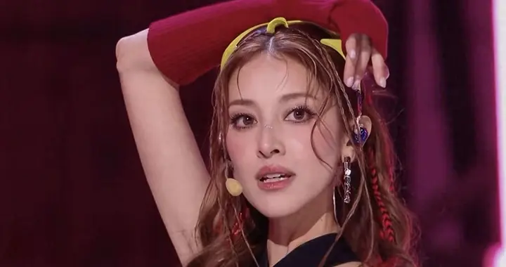 大美女倒数第二晋级，粉丝喊到破音，她凭什么活下来？