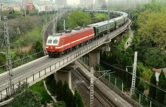 广州市|运行时间最长的两趟列车，横穿南北，沿途风光迤逦