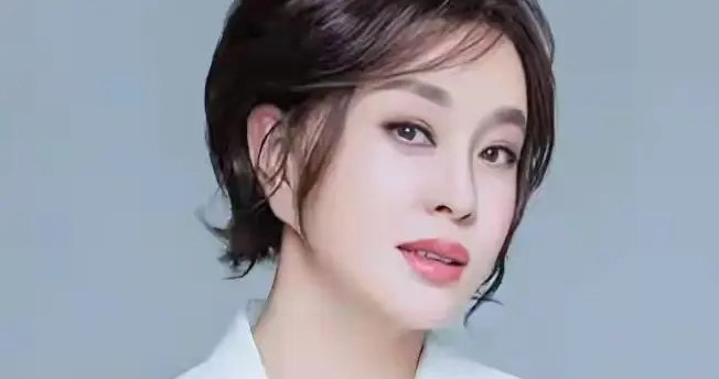 一手带大外甥却被反咬！刘晓庆宣布遗产全捐：亲情在钱面前薄如纸