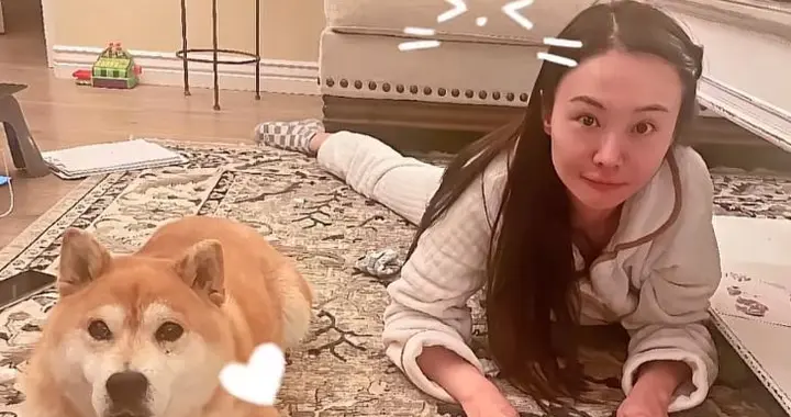 郑爽近照曝光！星味全无彻底成素人，家中装修豪华，日子并不可怜